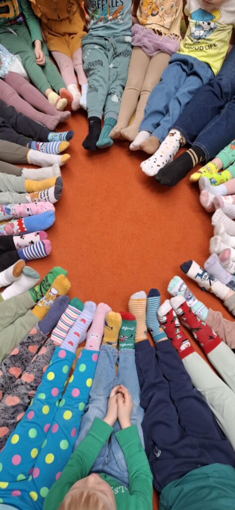 Skarpetki kolorowe z okazji Światowego dnia Zespołu Downa