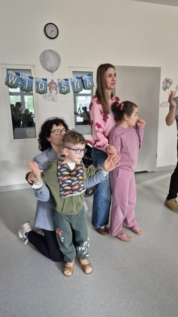 zabawy muzyczno - ruchowe