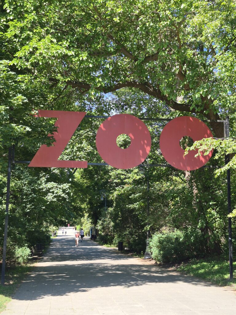 napis ZOO